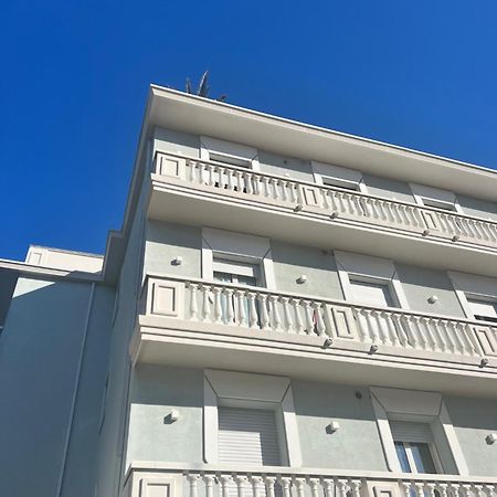 Residence Mimosa Ріміні Екстер'єр фото