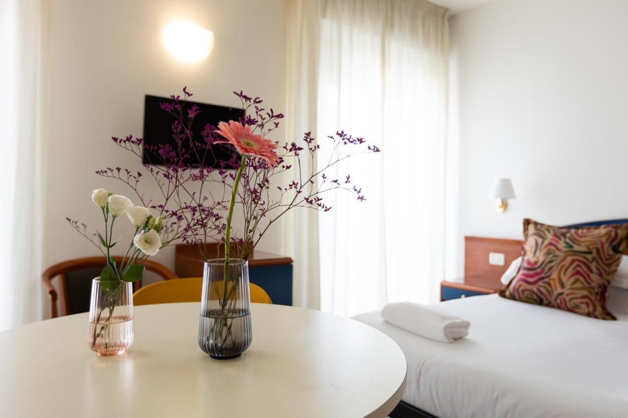 Residence Mimosa Ріміні Екстер'єр фото