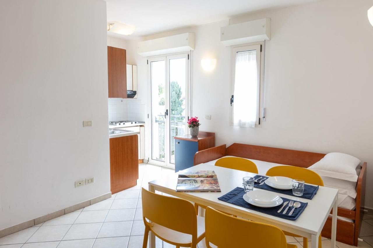 Residence Mimosa Ріміні Екстер'єр фото